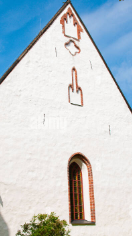 Kuva Porvoon tuomiokirkon toisesta päädystä, jossa yhtenä koristekuviona on kuvio joka näyttää stondikselta .