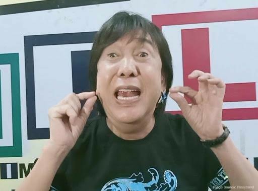Ricky Reyes gesturing a "zip your mouth" so you'd finally (hopefully) shut the fuck up.