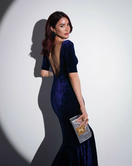 Heart Evangelista in a velvet blue backless long gown.
