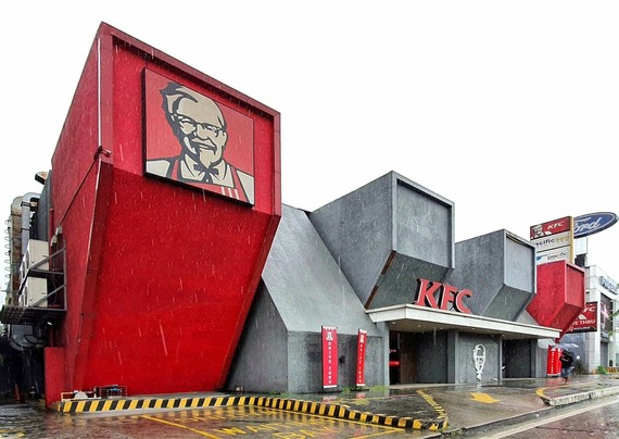 A branch of the fast food chain KFC. Its building has a brutalist design.