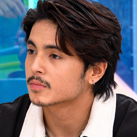 Miguel Tanfelix sporting a mustache and goatee.